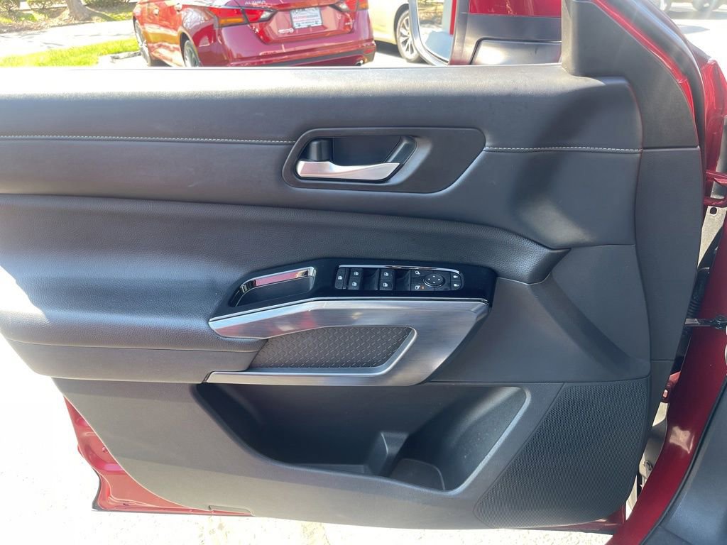 Certified 2023 Nissan Pathfinder SL AWD/4WD image 9