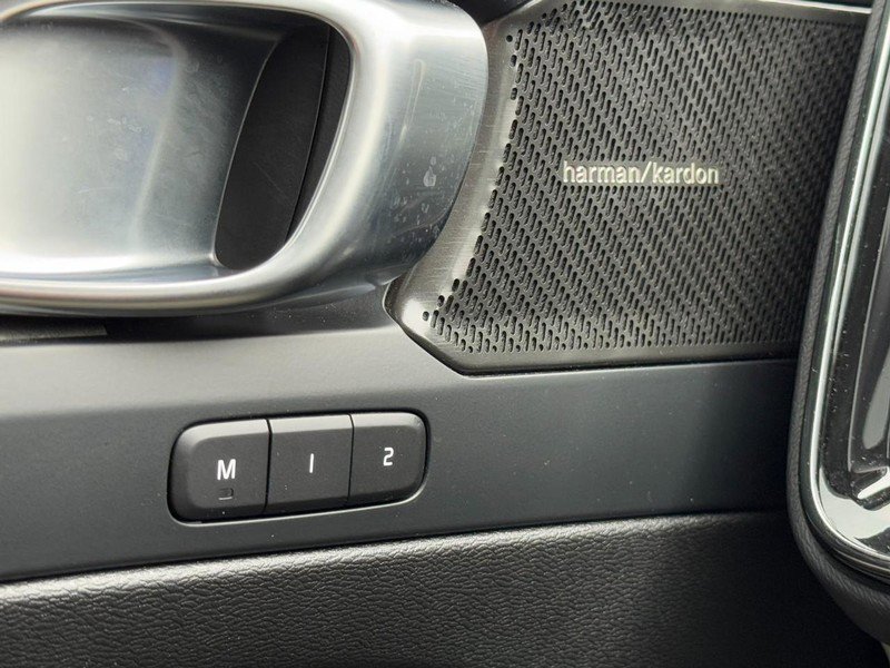 Certified 2023 Volvo XC40 B5 Ultimate w/ Protection Package Premier image 17