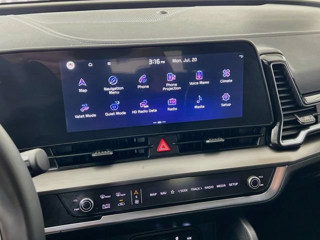 Used 2025 Kia Sportage EX FWD image 17