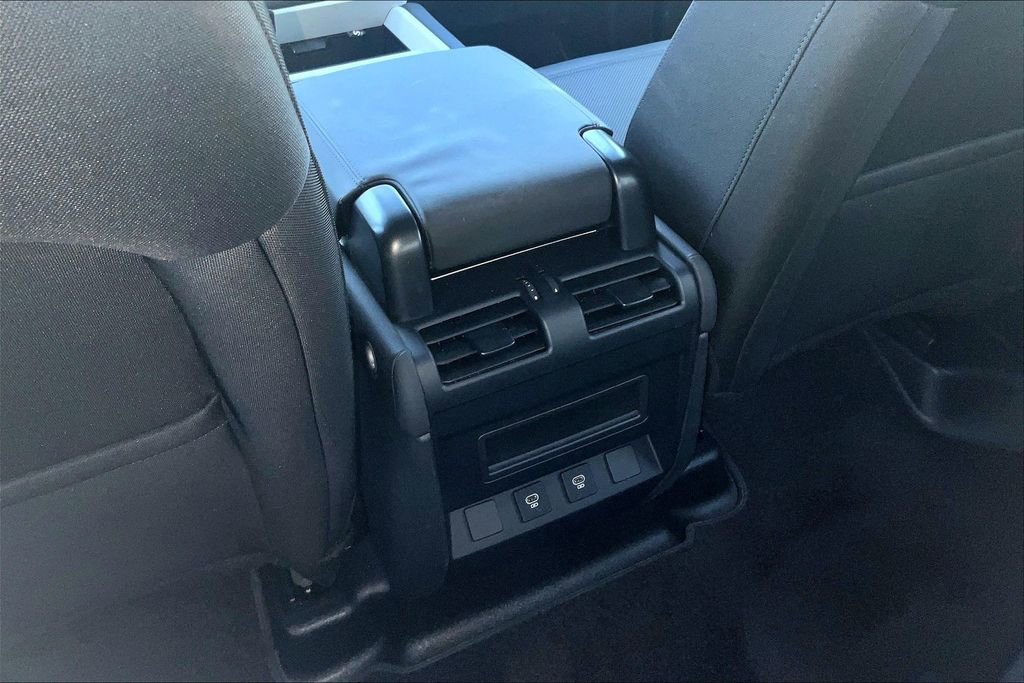 Used 2025 Land Rover Defender 110 S image 25