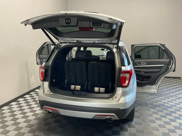 Used 2017 Ford Explorer XLT w/ Equipment Group 202A AWD/4WD image 25