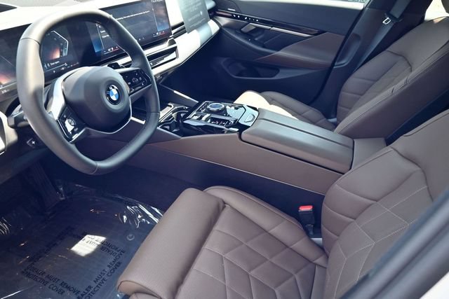 Used 2025 BMW 530i w/ Premium Package RWD image 26