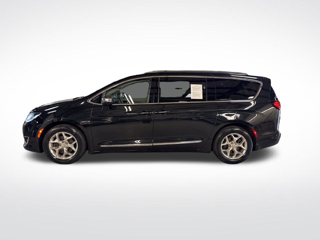 Used 2017 Chrysler Pacifica Limited FWD image 2