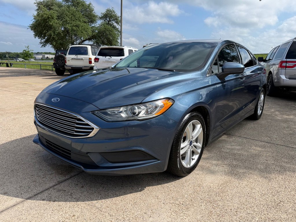 Used 2018 Ford Fusion SE FWD image 3