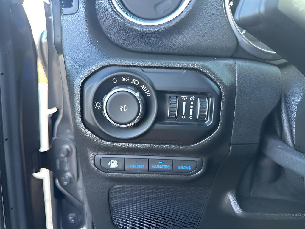 Used 2021 Jeep Wrangler Unlimited Sahara w/ Safety Group image 28