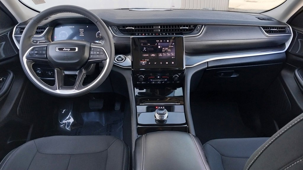 Certified 2023 Jeep Grand Cherokee Laredo image 12