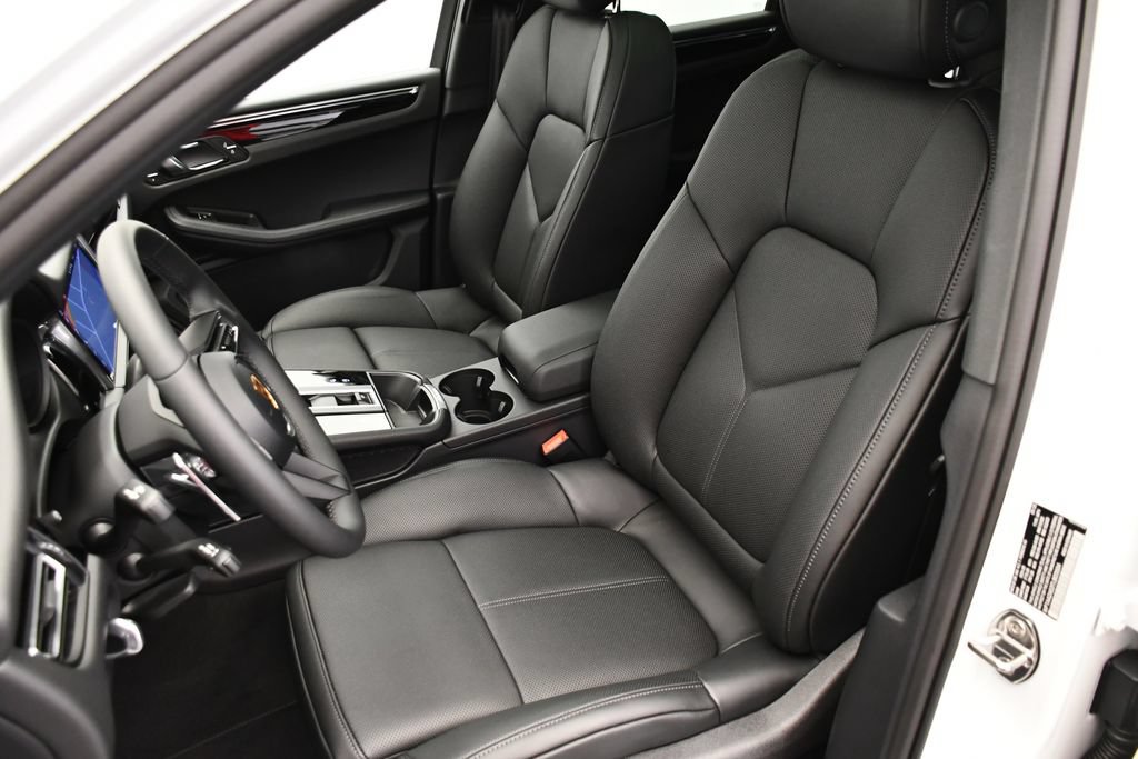 Certified 2026 Porsche Macan Turbo AWD/4WD image 40