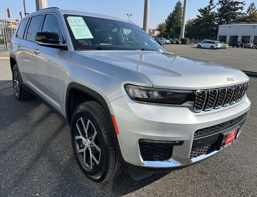 Used 2024 Jeep Grand Cherokee L Limited w/ Luxury Tech Group II image 3