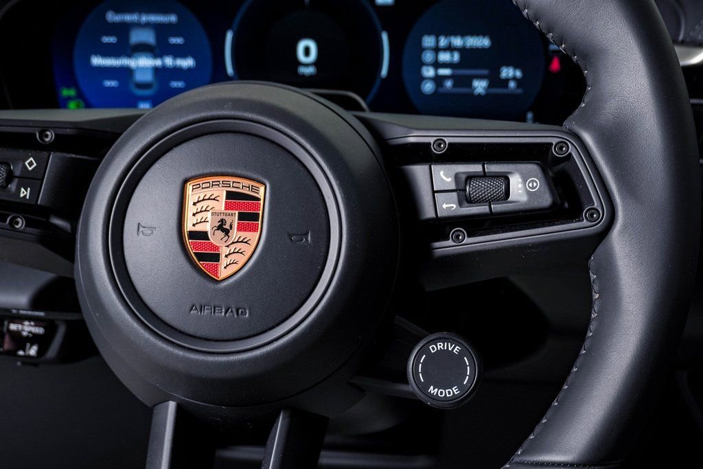 New 2026 Porsche Macan 4 Electric image 19