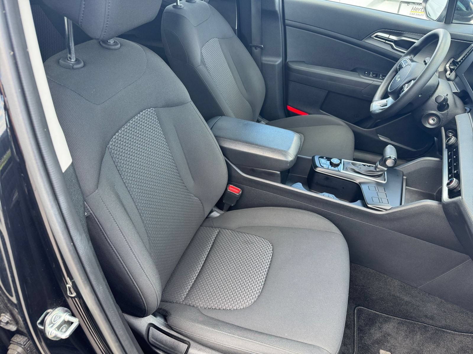 Used 2025 Kia Sportage LX FWD image 35