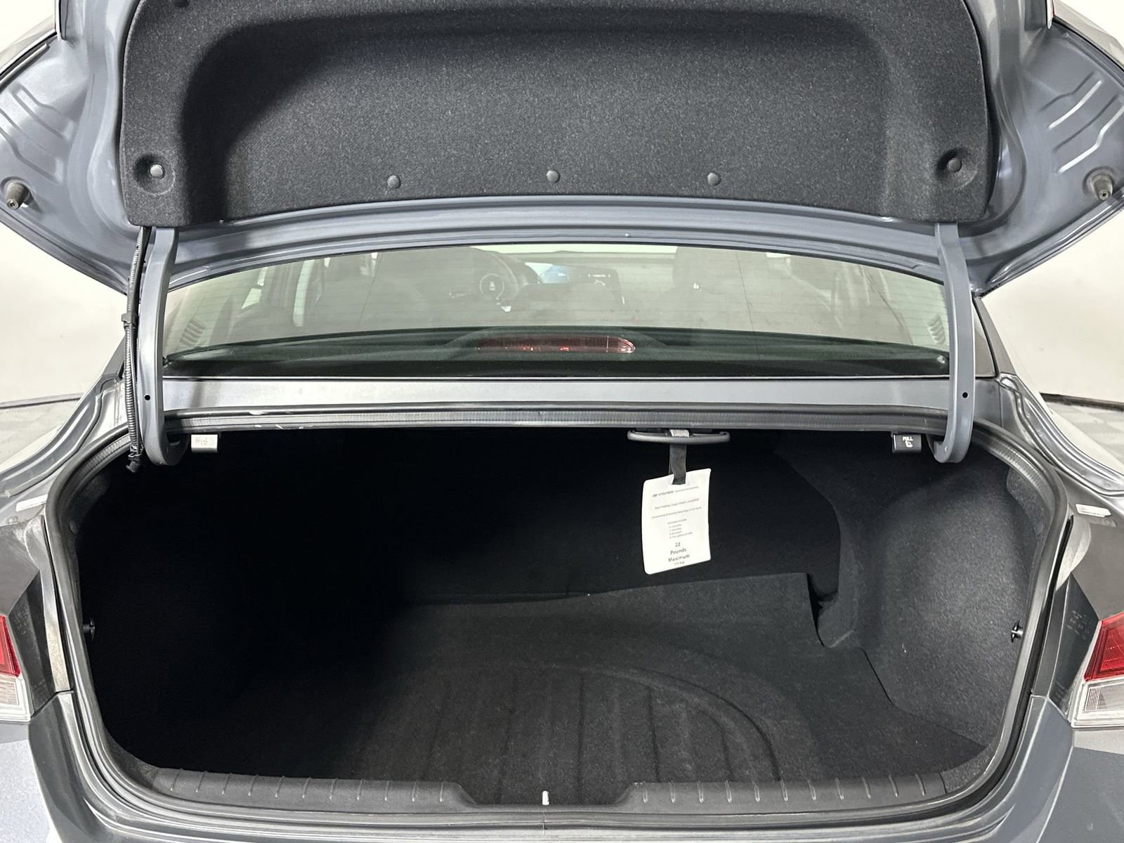 Used 2024 Hyundai Elantra SEL FWD image 25