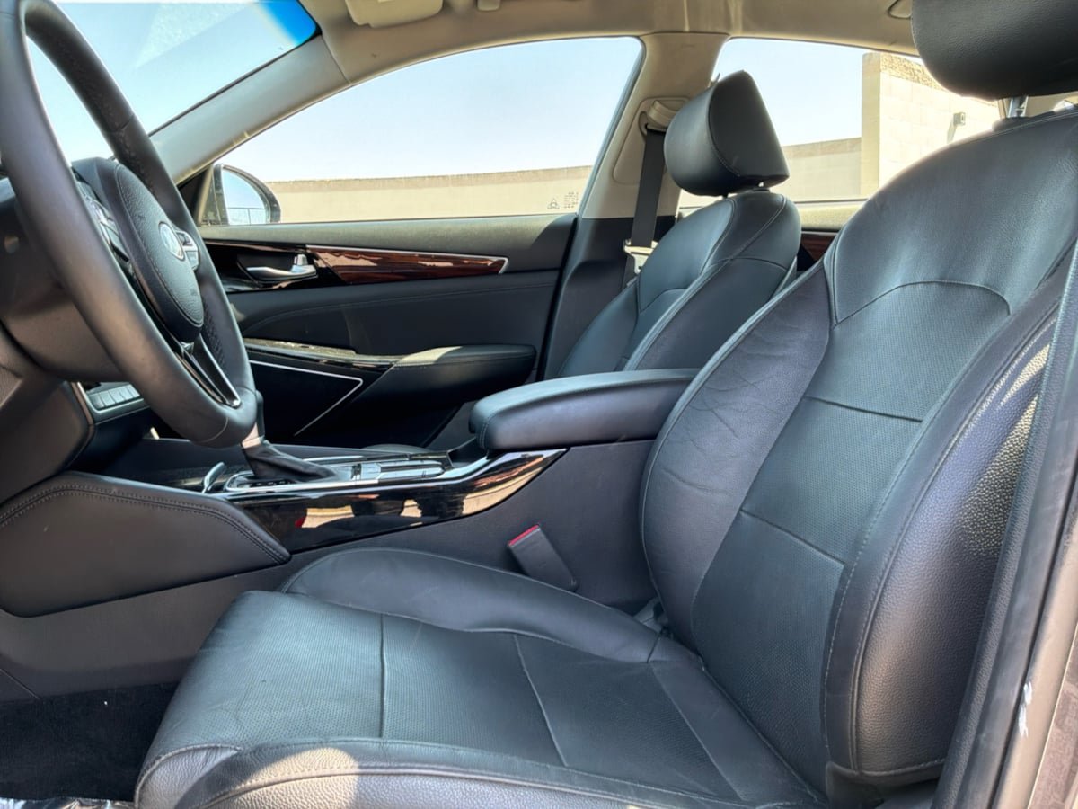Used 2017 Kia Cadenza Premium w/ Luxury Package FWD image 16