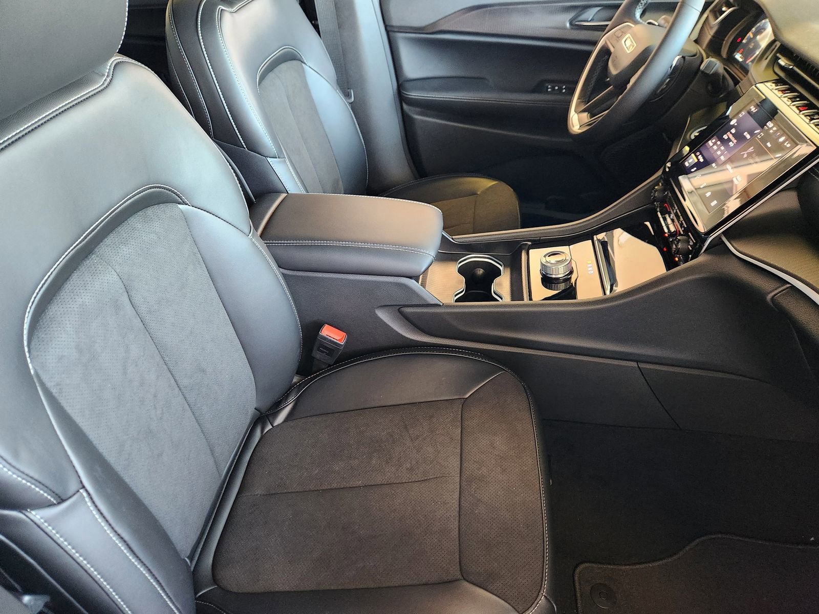 New 2025 Jeep Grand Cherokee L Altitude image 12