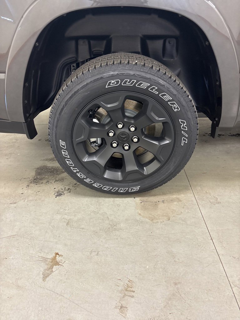 New 2026 RAM 1500 4x4 Crew Cab image 39