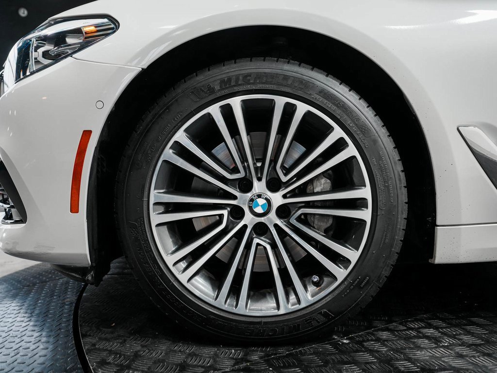 Used 2018 BMW 530i xDrive image 9