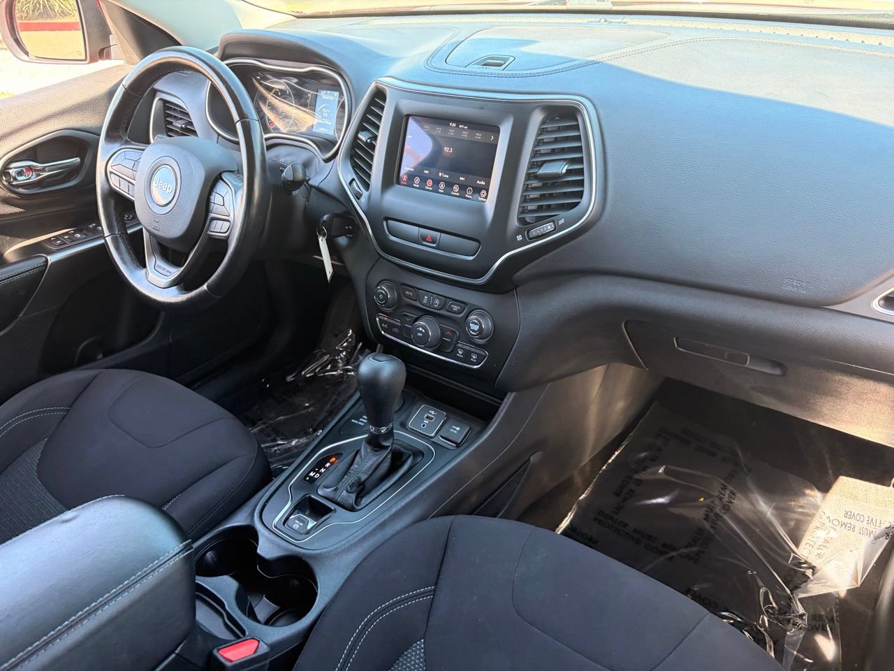 Used 2020 Jeep Cherokee Latitude w/ Cold Weather Group AWD/4WD image 13