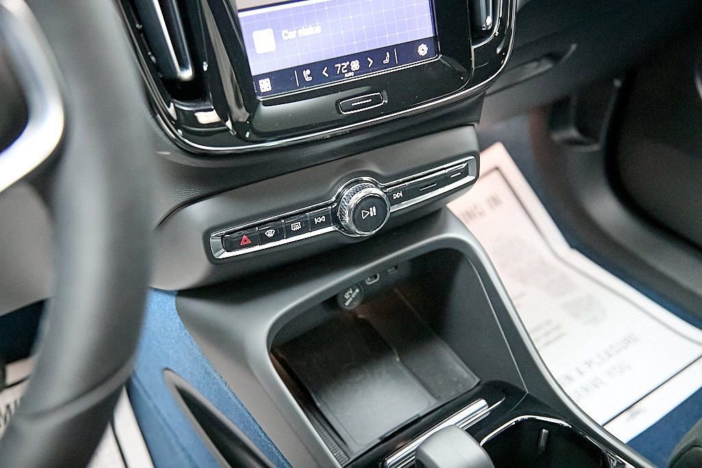 Certified 2023 Volvo XC40 Recharge Ultimate image 18