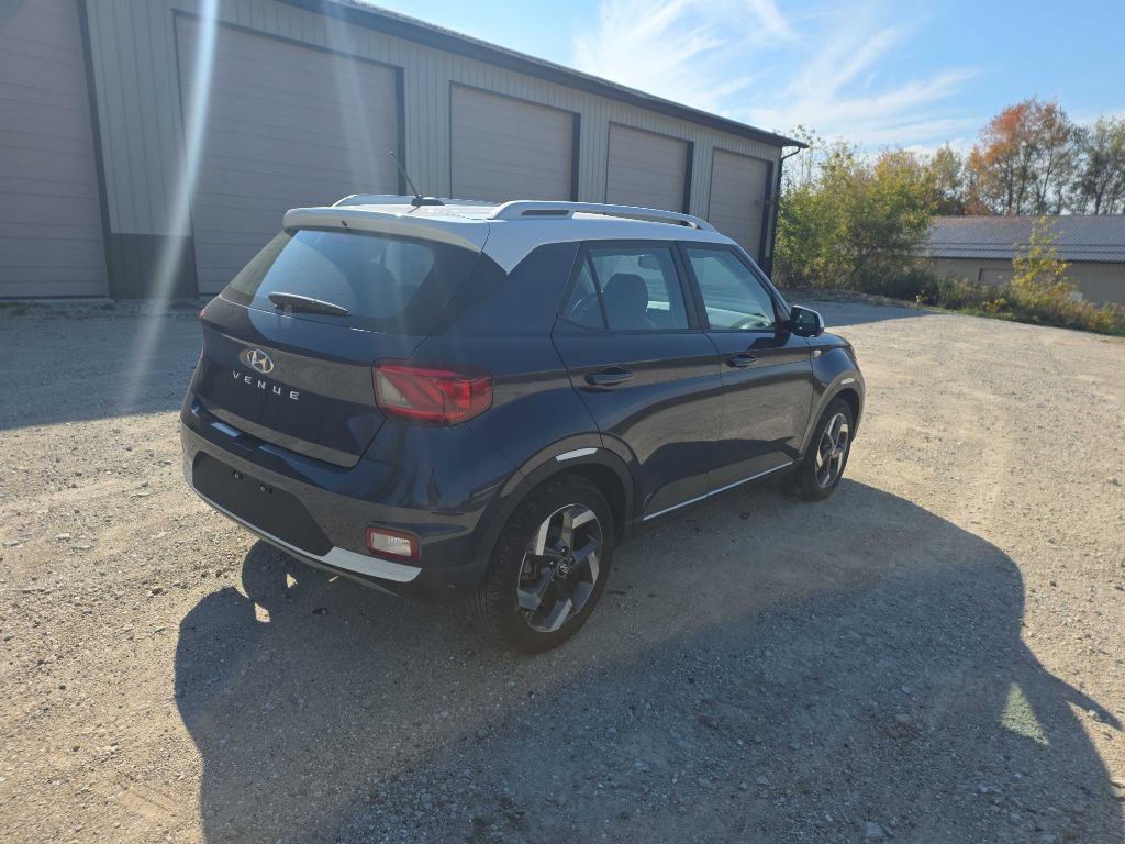 Used 2026 Hyundai Venue SEL FWD image 5