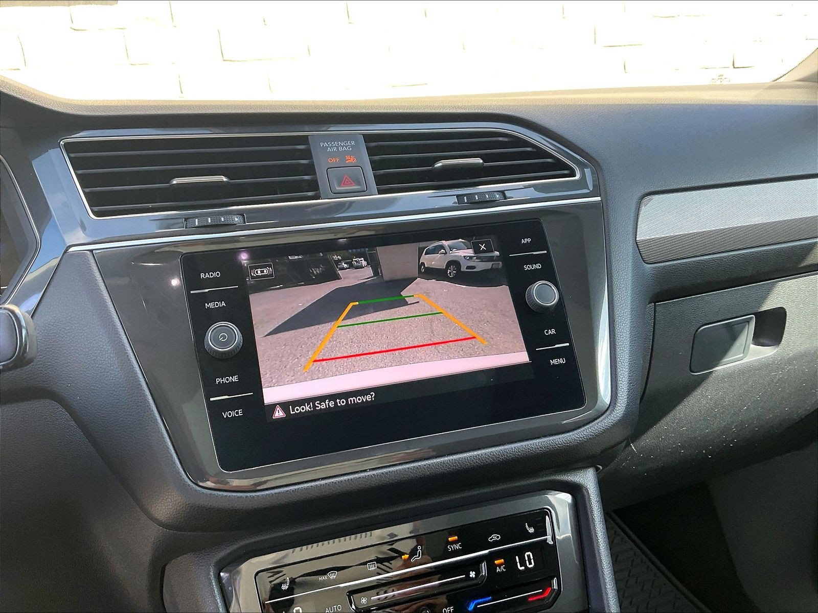 Certified 2023 Volkswagen Tiguan SE FWD image 21