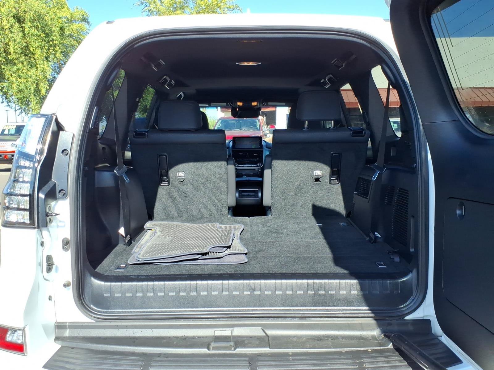 Used 2023 Lexus GX 460 Premium w/ Accessory Package AWD/4WD image 11