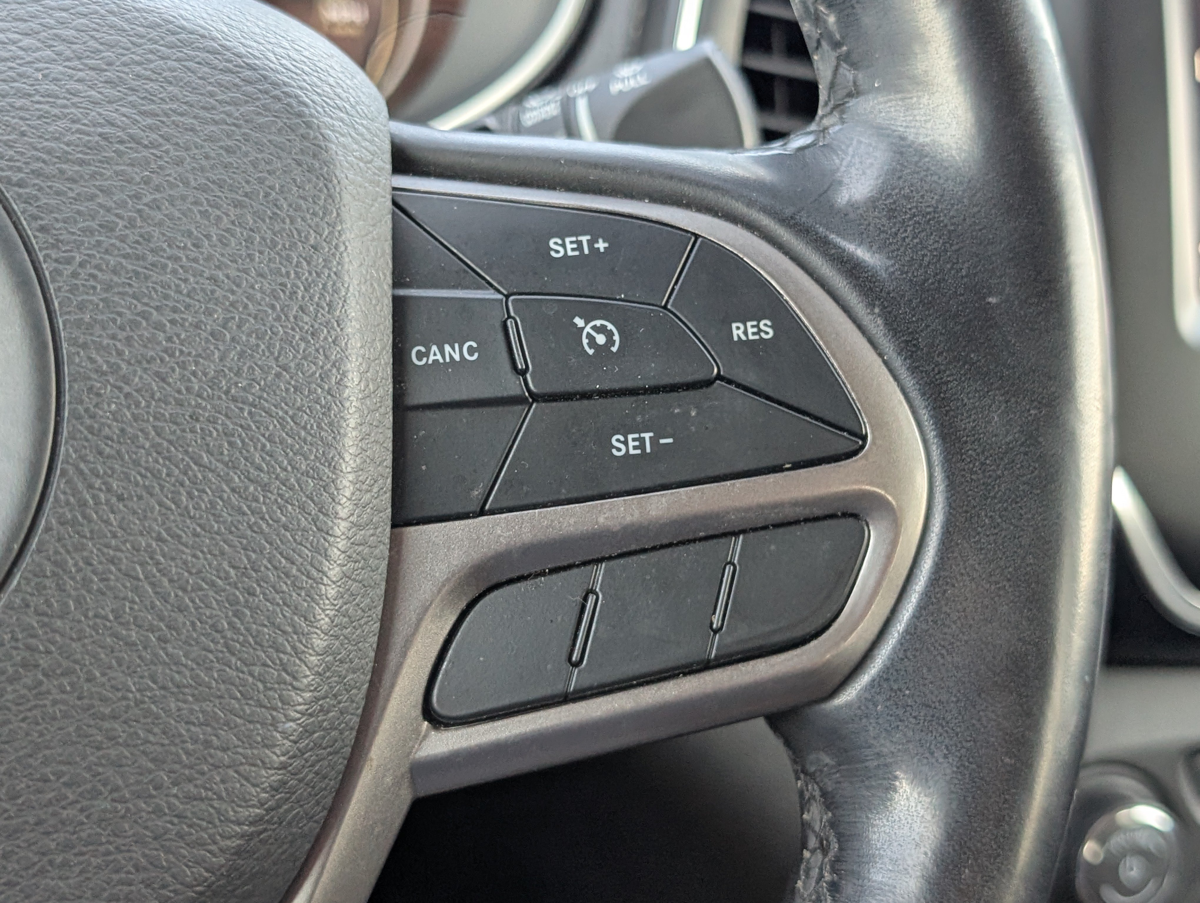 Used 2021 Jeep Cherokee Latitude Lux w/ Sun & Sound Group FWD image 23
