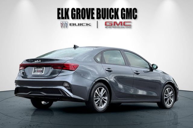 Used 2023 Kia Forte LXS w/ LXS Technology Package FWD image 4