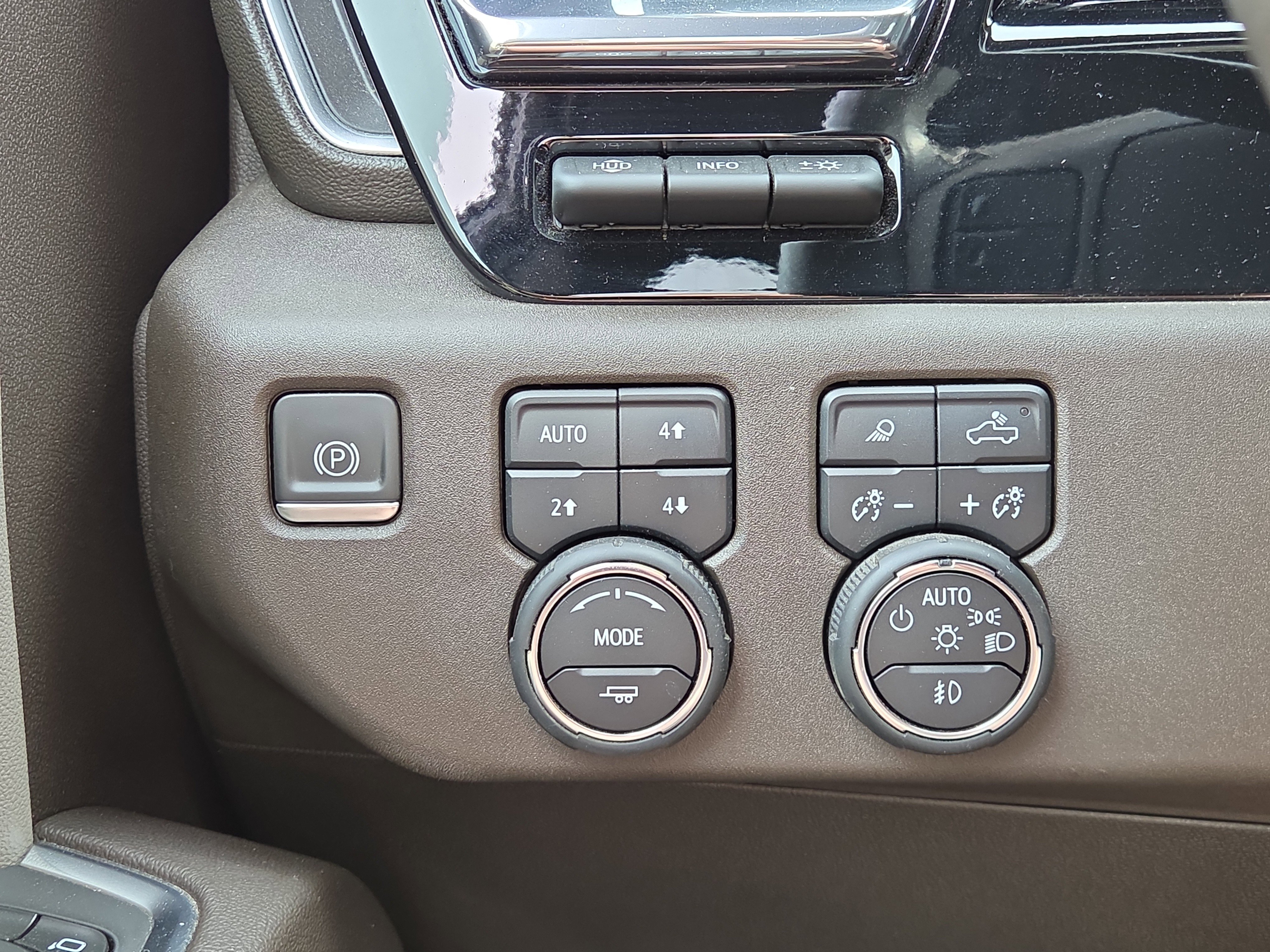 Used 2024 Chevrolet Silverado 2500 LTZ w/ LTZ Plus Package image 26