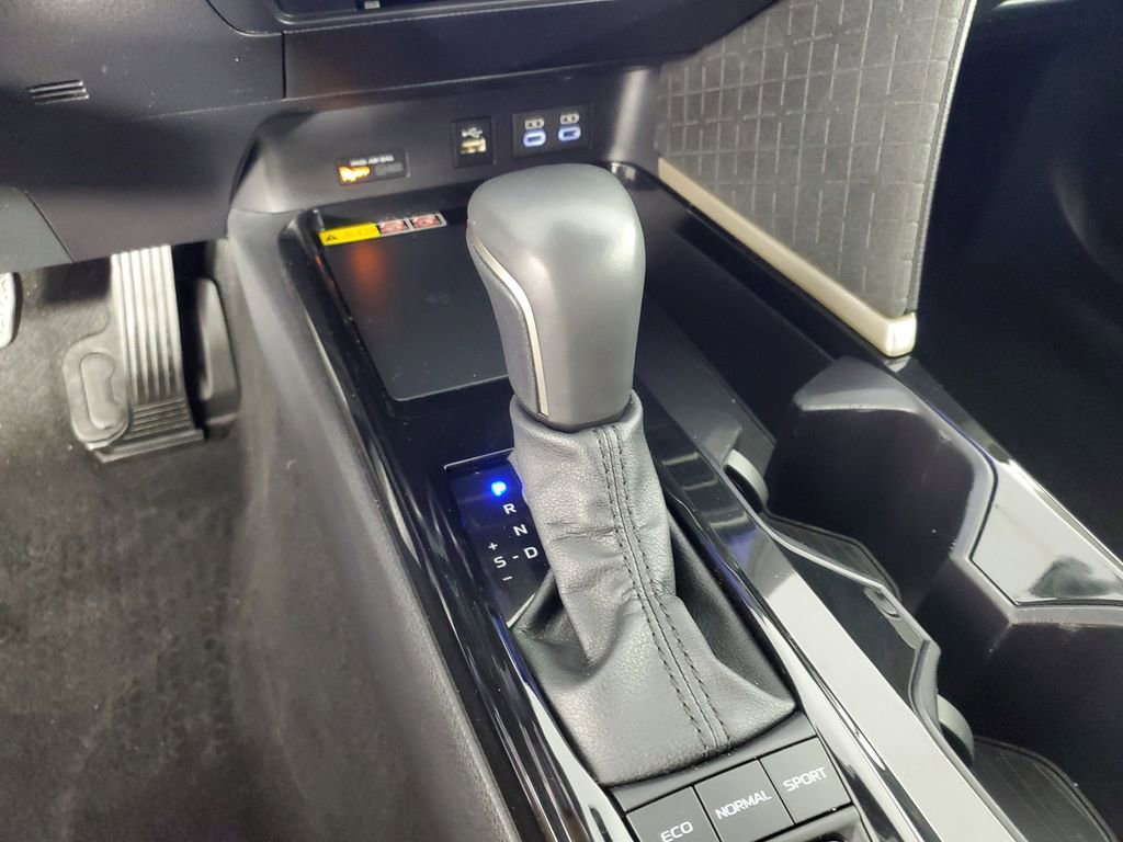 Used 2025 Toyota Camry XLE image 18