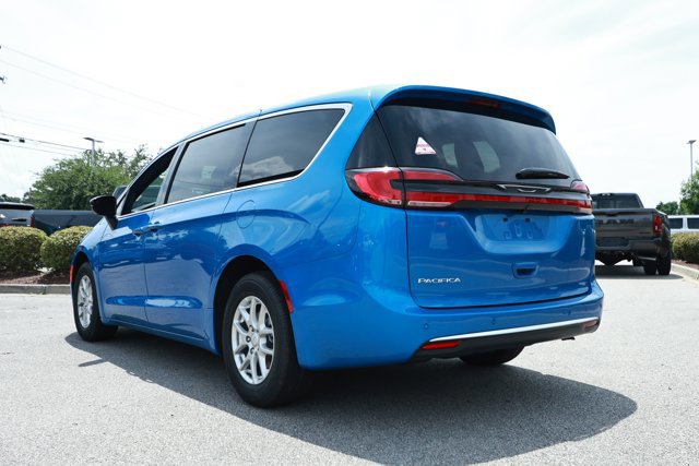 New 2027 Chrysler Pacifica Select FWD image 8