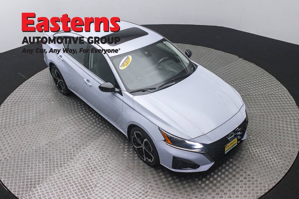 Used 2023 Nissan Altima 2.5 SR w/ SR Premium Package AWD/4WD image 3