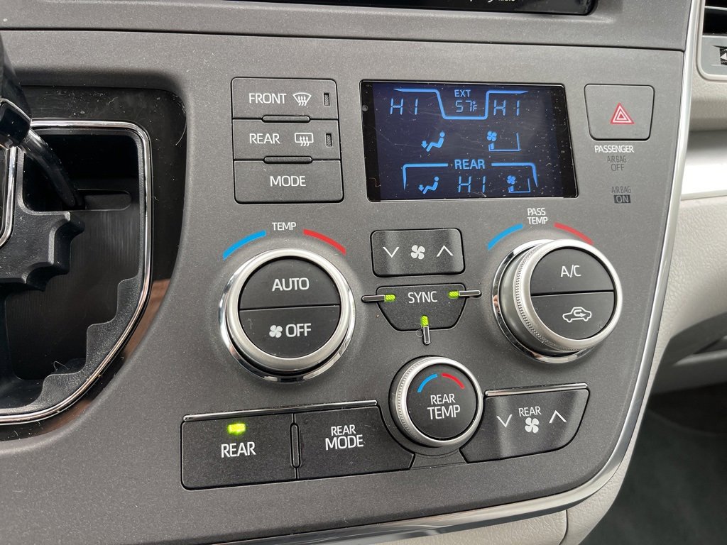 Used 2018 Toyota Sienna LE image 16