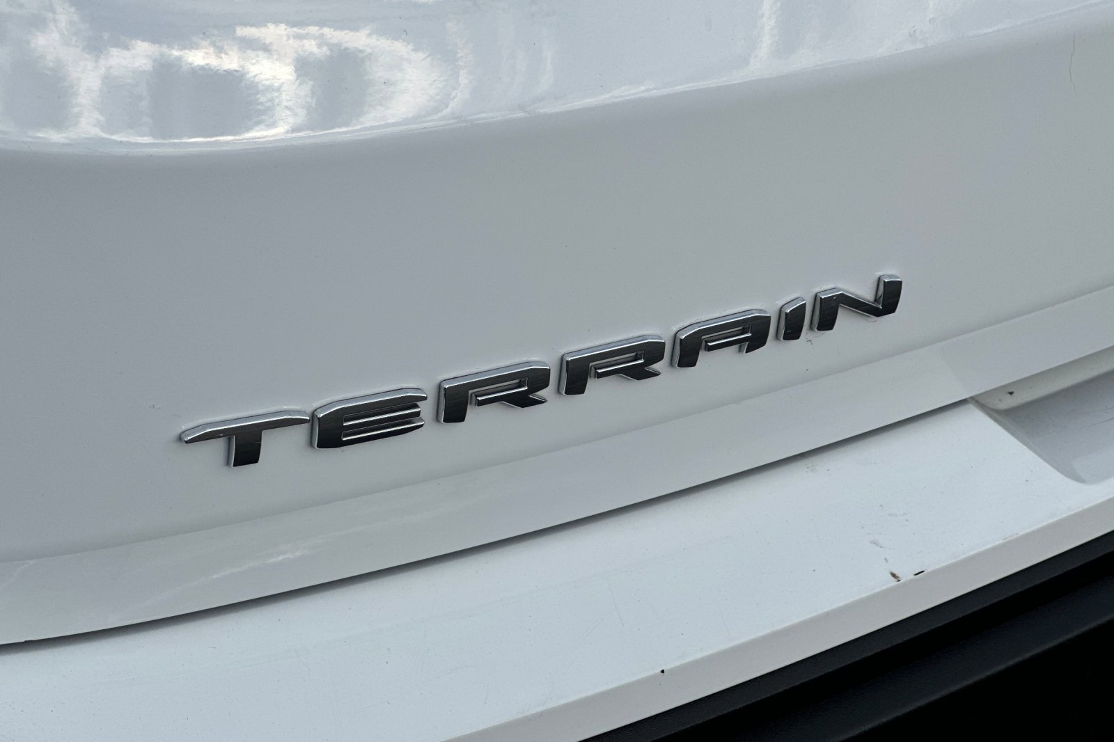 Used 2024 GMC Terrain SLE image 27