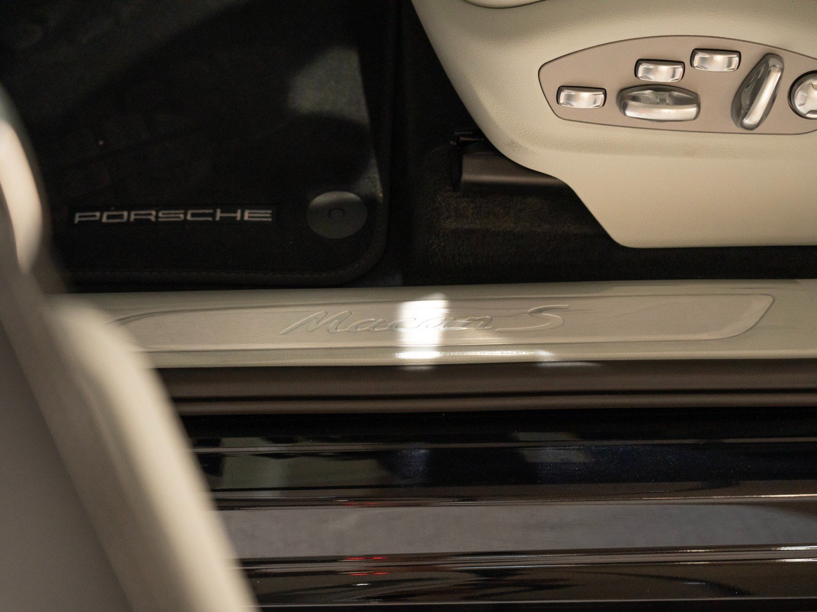 New 2026 Porsche Macan S AWD/4WD image 12