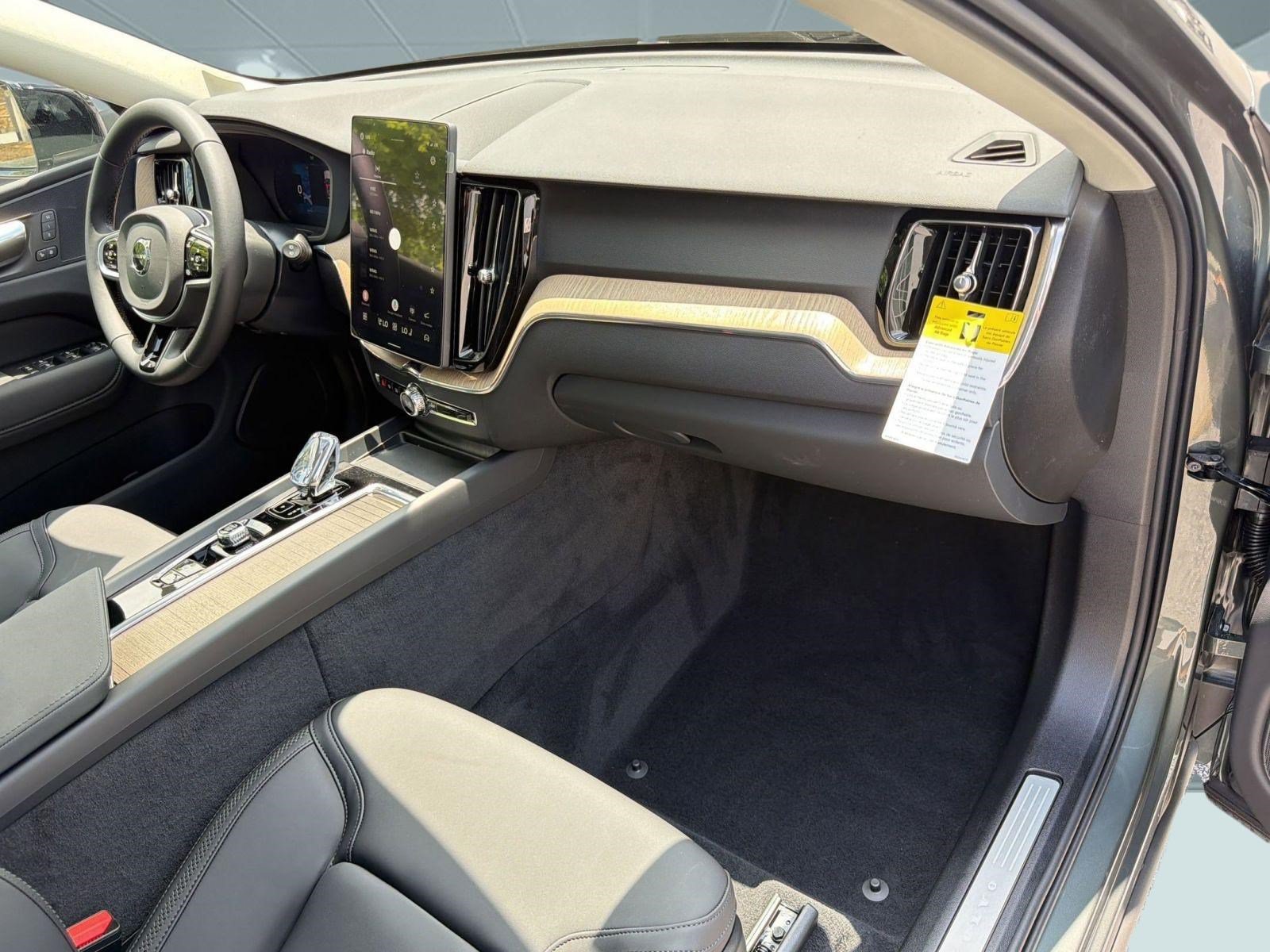 New 2026 Volvo XC60 B5 Plus w/ Protection Package Premier AWD/4WD image 31