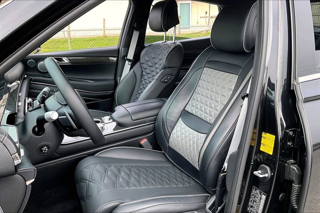 Used 2025 Genesis GV80 3.5T e-SC AWD/4WD image 18