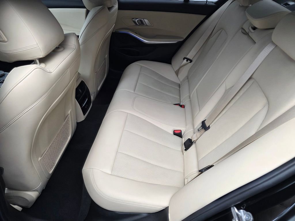 Used 2022 BMW 330i Sedan w/ Driving Assistance Package RWD image 14