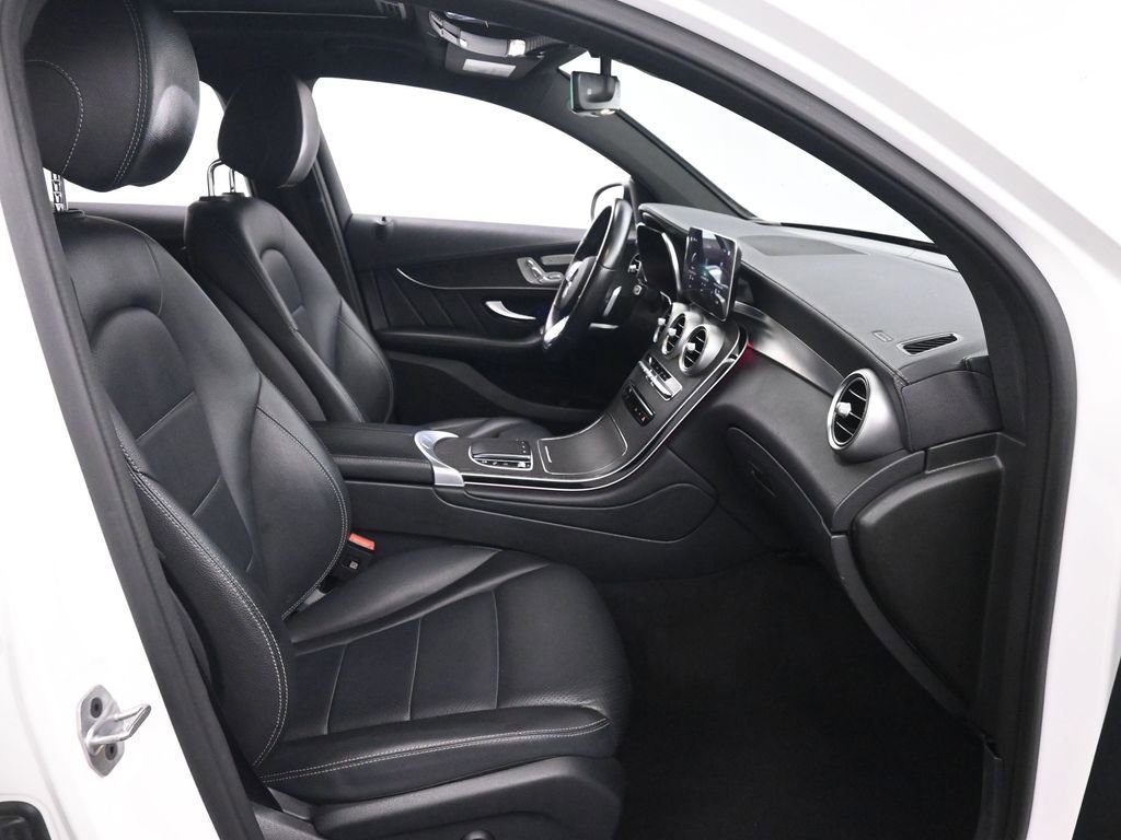 Used 2023 Mercedes-Benz GLC 300 4MATIC Coupe image 23