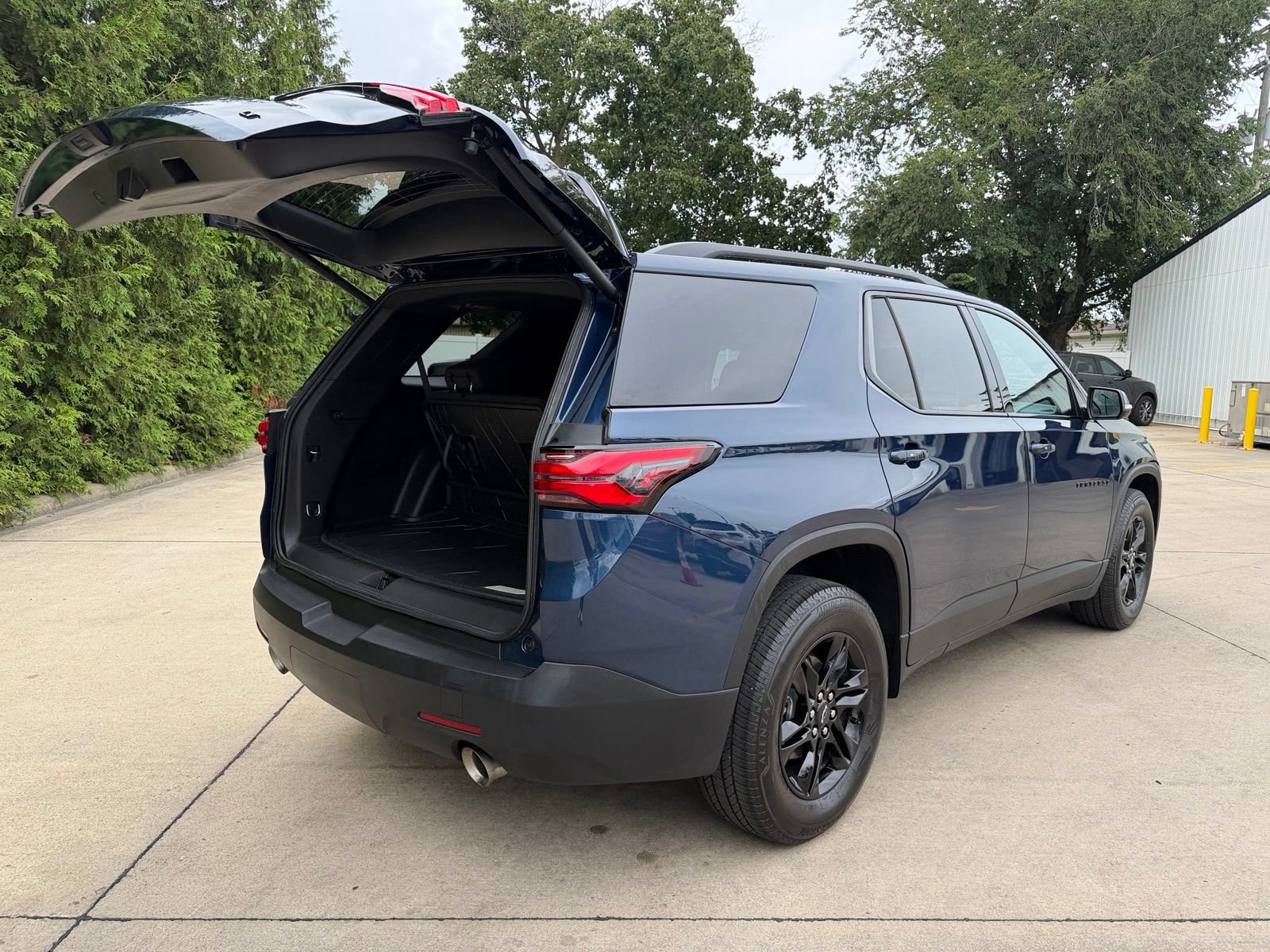 Used 2023 Chevrolet Traverse LT FWD image 33