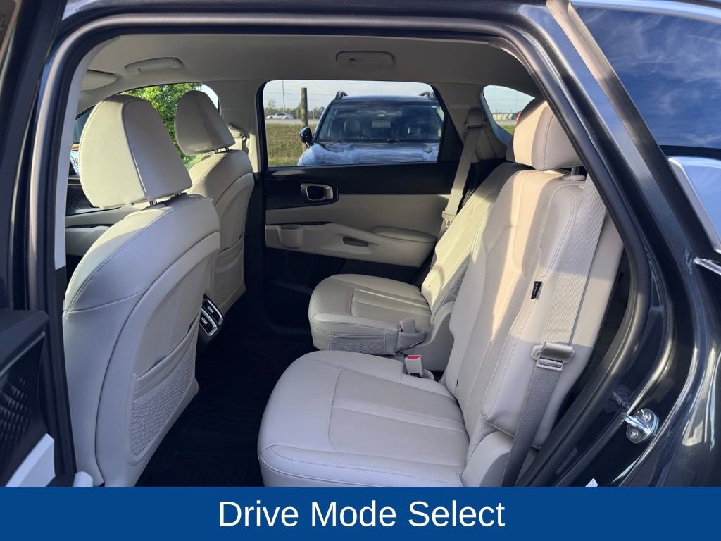 Used 2025 Kia Sorento EX image 18