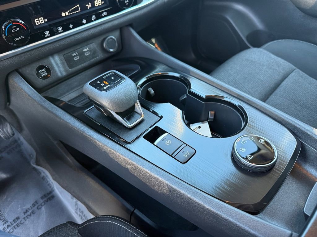 Used 2024 Nissan Rogue SV image 22