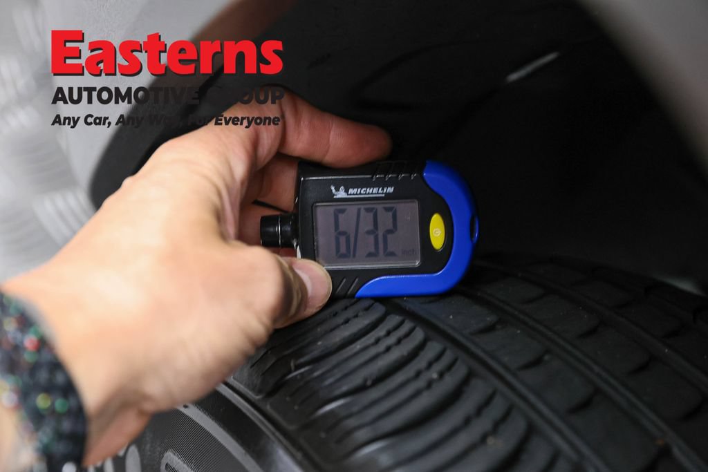 Used 2023 Jeep Renegade Latitude AWD/4WD image 29