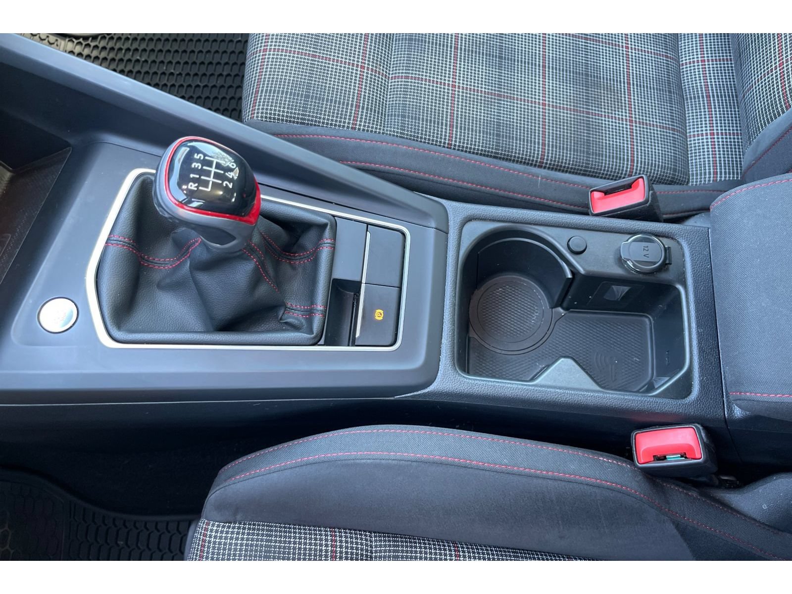 Used 2022 Volkswagen GTI SE FWD image 33