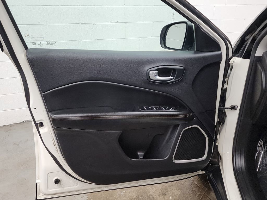 Used 2018 Jeep Compass Limited image 9