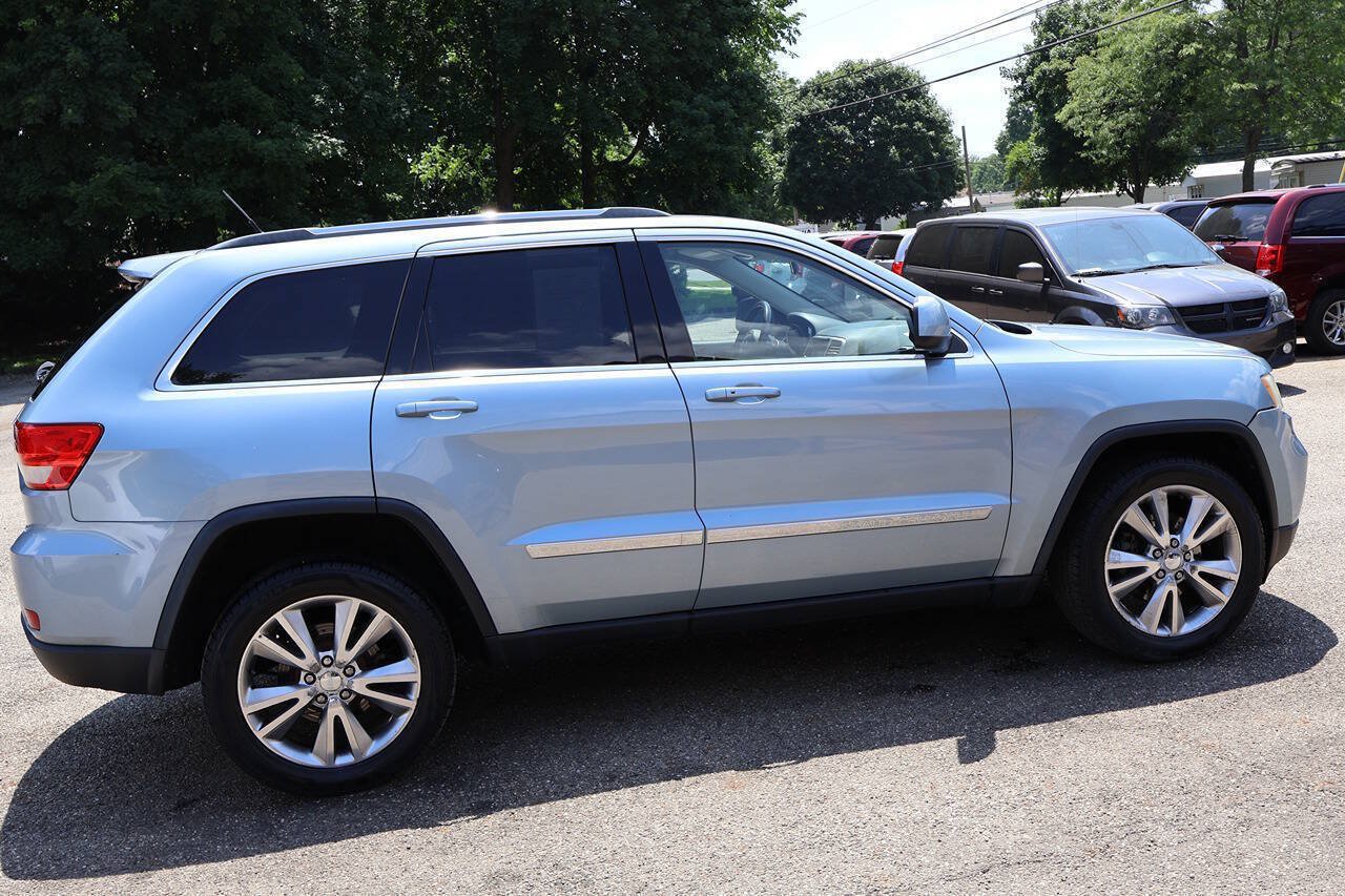 Used 2012 Jeep Grand Cherokee Laredo AWD/4WD image 9