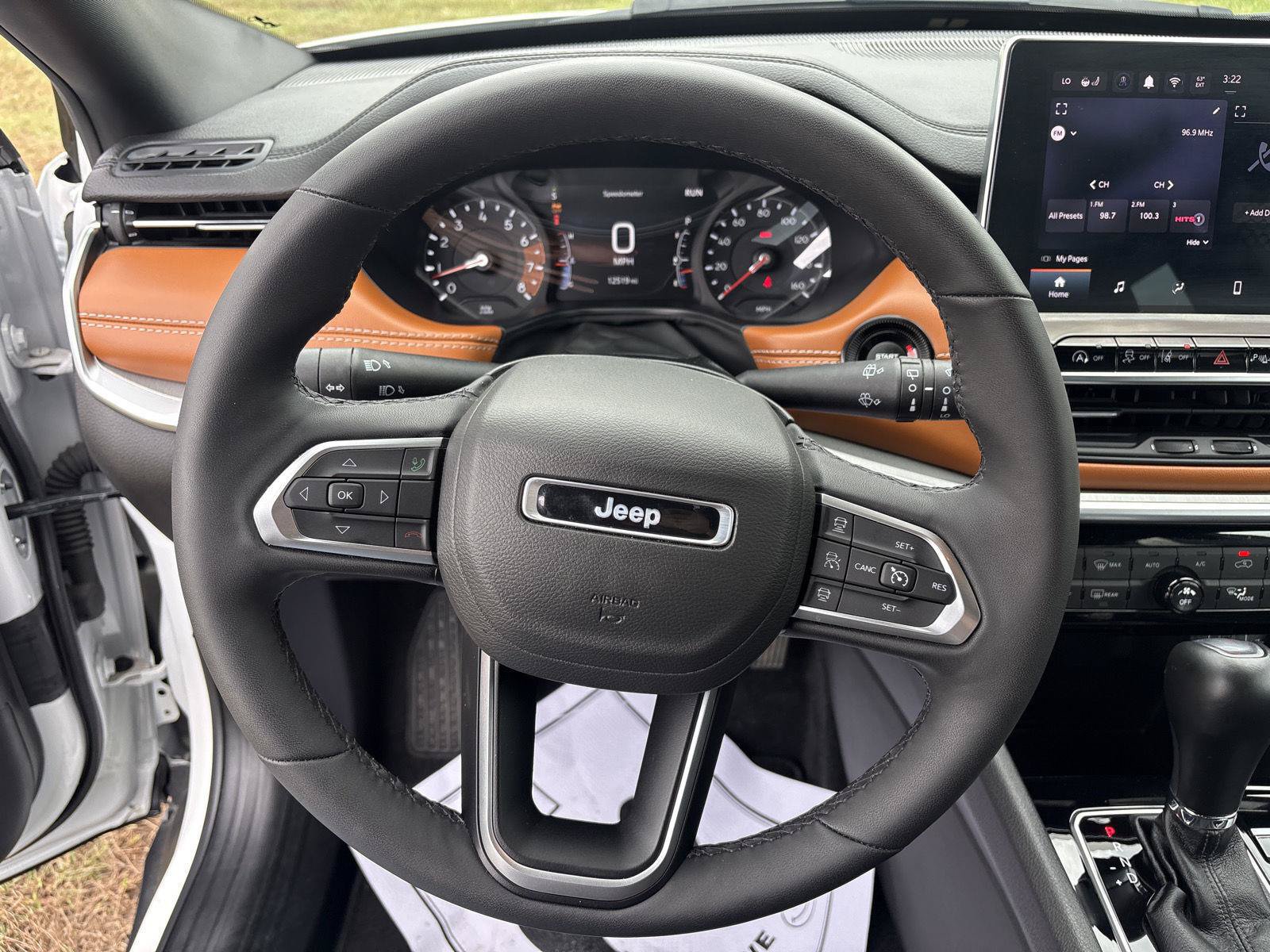 Used 2025 Jeep Compass Limited w/ Sun & Sound Group AWD/4WD image 16