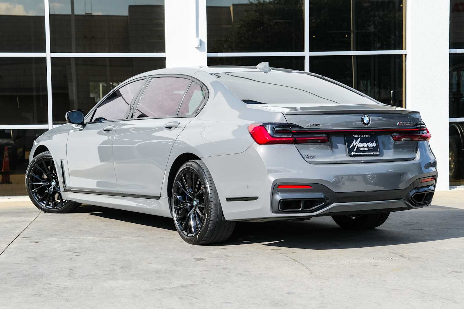 Used 2022 BMW M760i xDrive w/ Luxury Rear Seating Package AWD/4WD image 16
