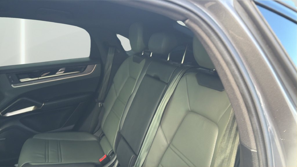 Used 2024 Porsche Cayenne S AWD/4WD image 26