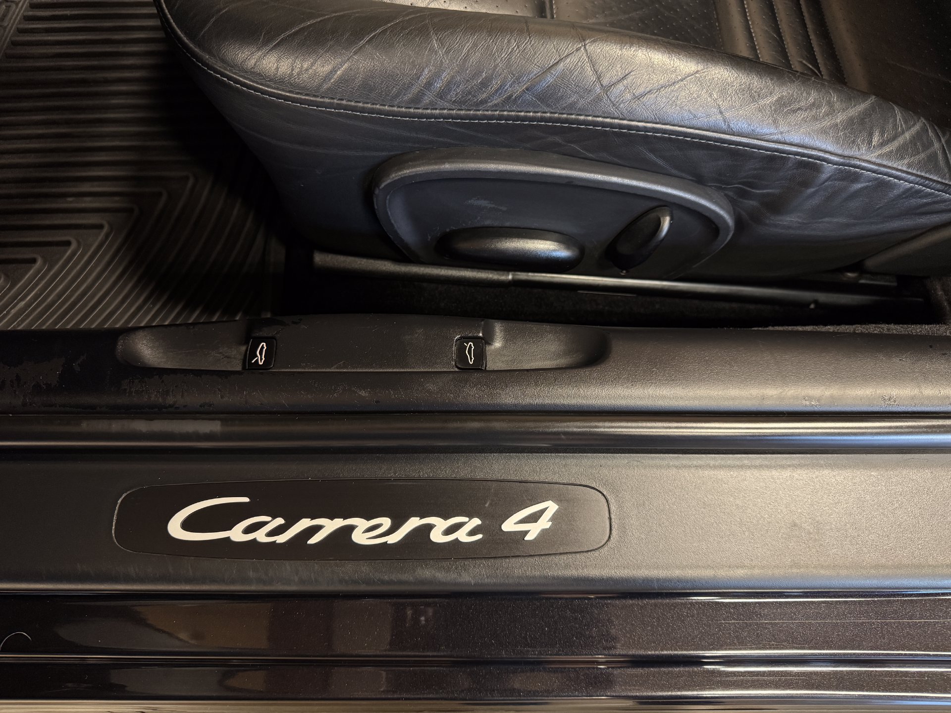 Used 2003 Porsche 911 Carrera 4 AWD/4WD image 34