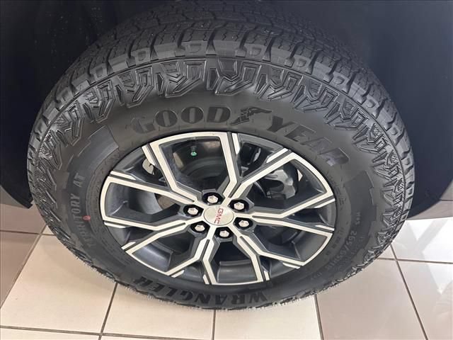 New 2026 GMC Acadia AT4 w/ Luxury Package AWD/4WD image 14