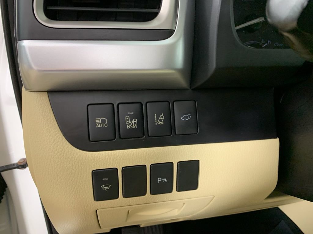Used 2015 Toyota Highlander Limited w/ Driver Technology Package AWD/4WD image 21